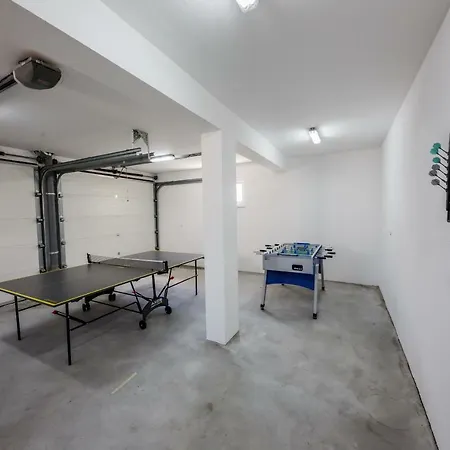 Julija Villa Kastela