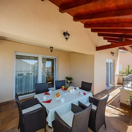 Julija Willa Kaštela